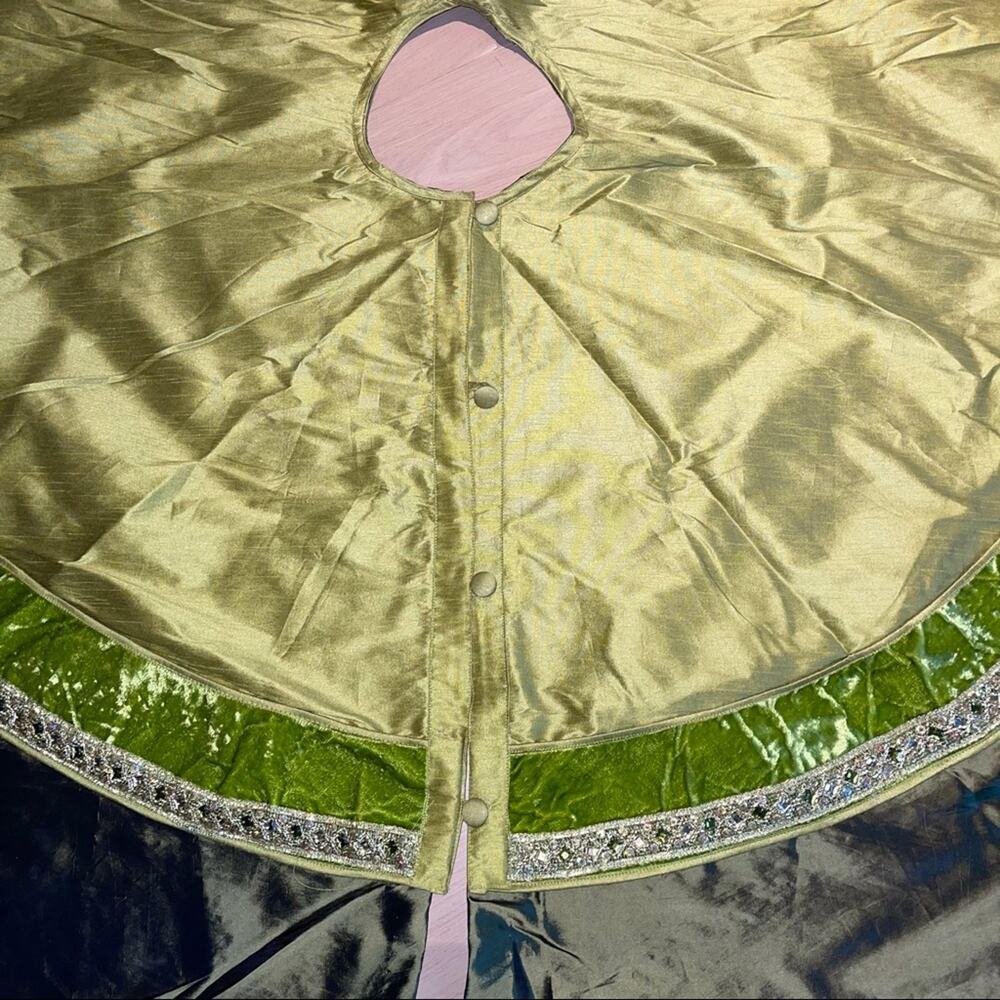 Christmas Tree Skirt Silk Velvet - Picture 6 of 9